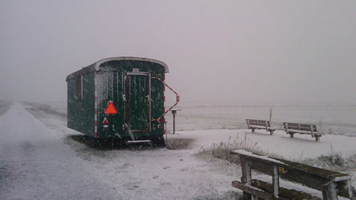 De keet in de sneeuw