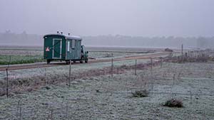 De keet wordt weer naar de winterstalling gebracht